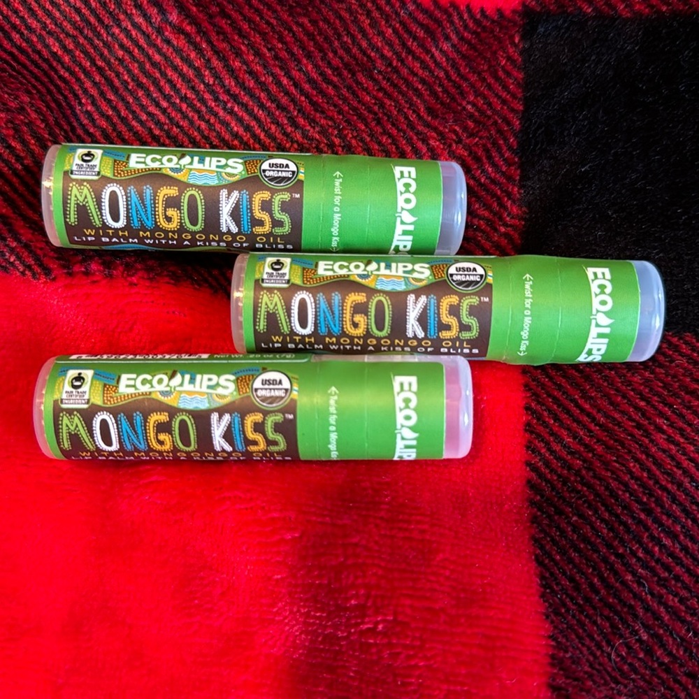 MONGO KISS lip balm Lot